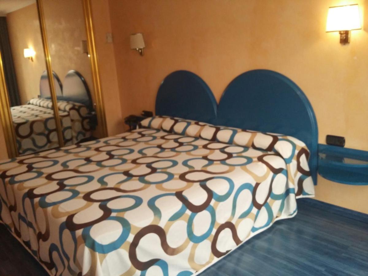 Hotel Villapaloma La Virgen del Camino Kültér fotó