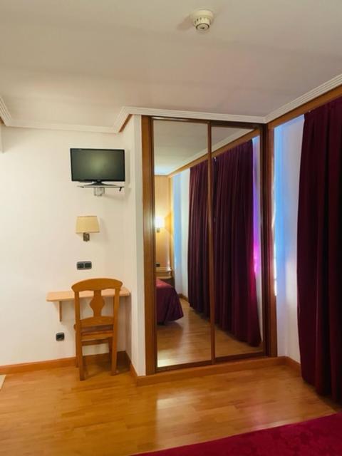 Hotel Villapaloma La Virgen del Camino Kültér fotó